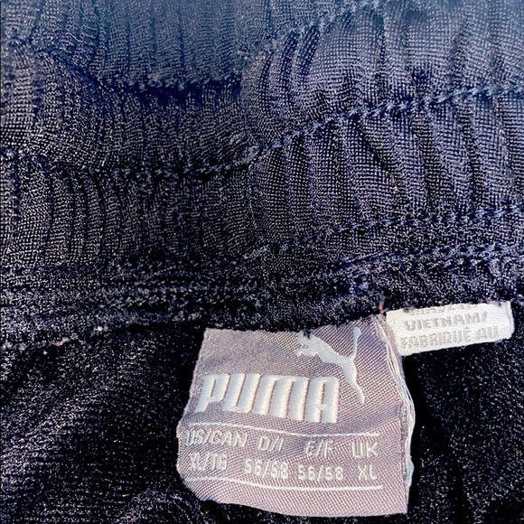 XL thrifted Puma lounge pants. Fits like a medium - Picture 3 of 3
